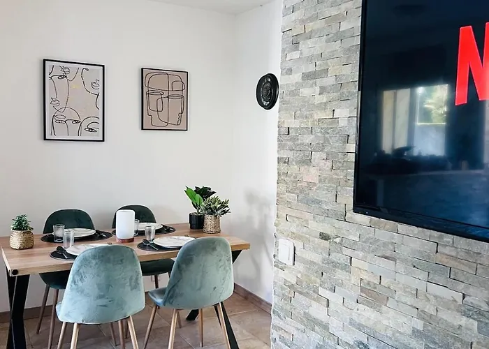 Cocoon & Bright With Bird Song Apartment *